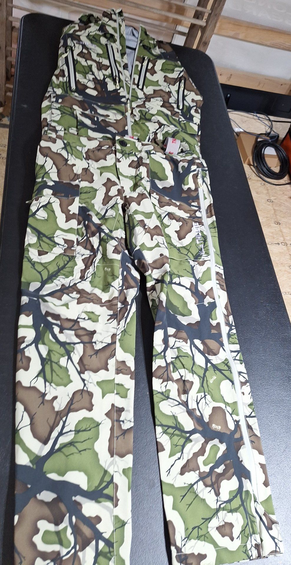THLETE White Squall - Men's - Size M - $160.00 | HunterXchange Gear Locker